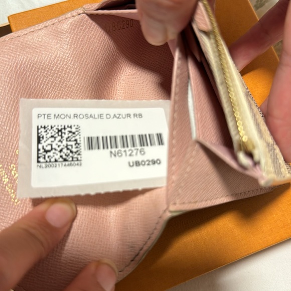 Louis Vuitton Mini Wallet - Picture 7 of 8